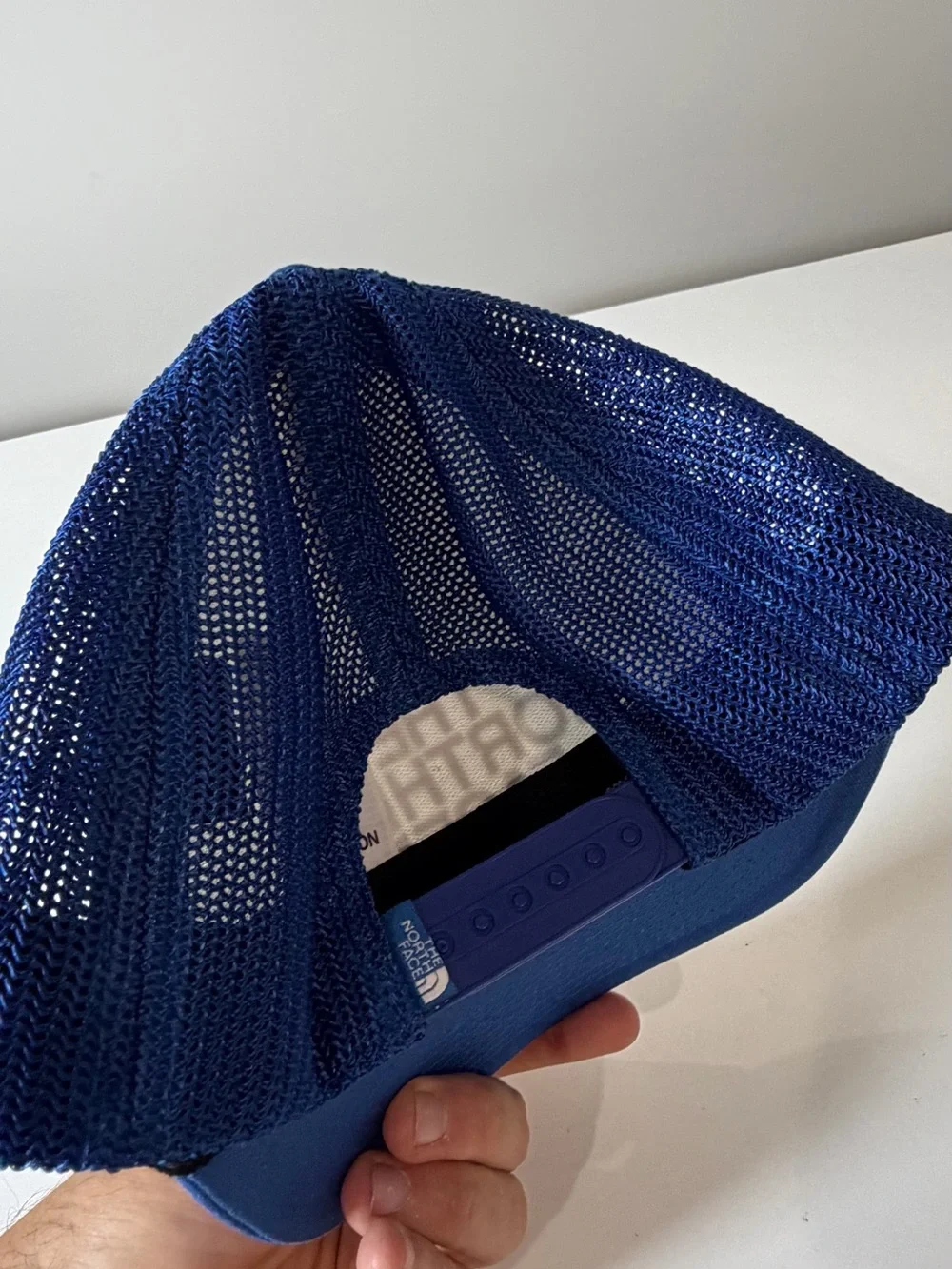 The North Face Classic White Front Blue Mesh Trucker Hat Flexfit One Size